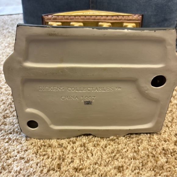 Dickens 1997 Village Bank & Trust light up Christmas village piece - Picture 6 of 8